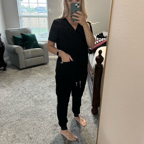 Figs Women's Black top - Picture 2 of 5